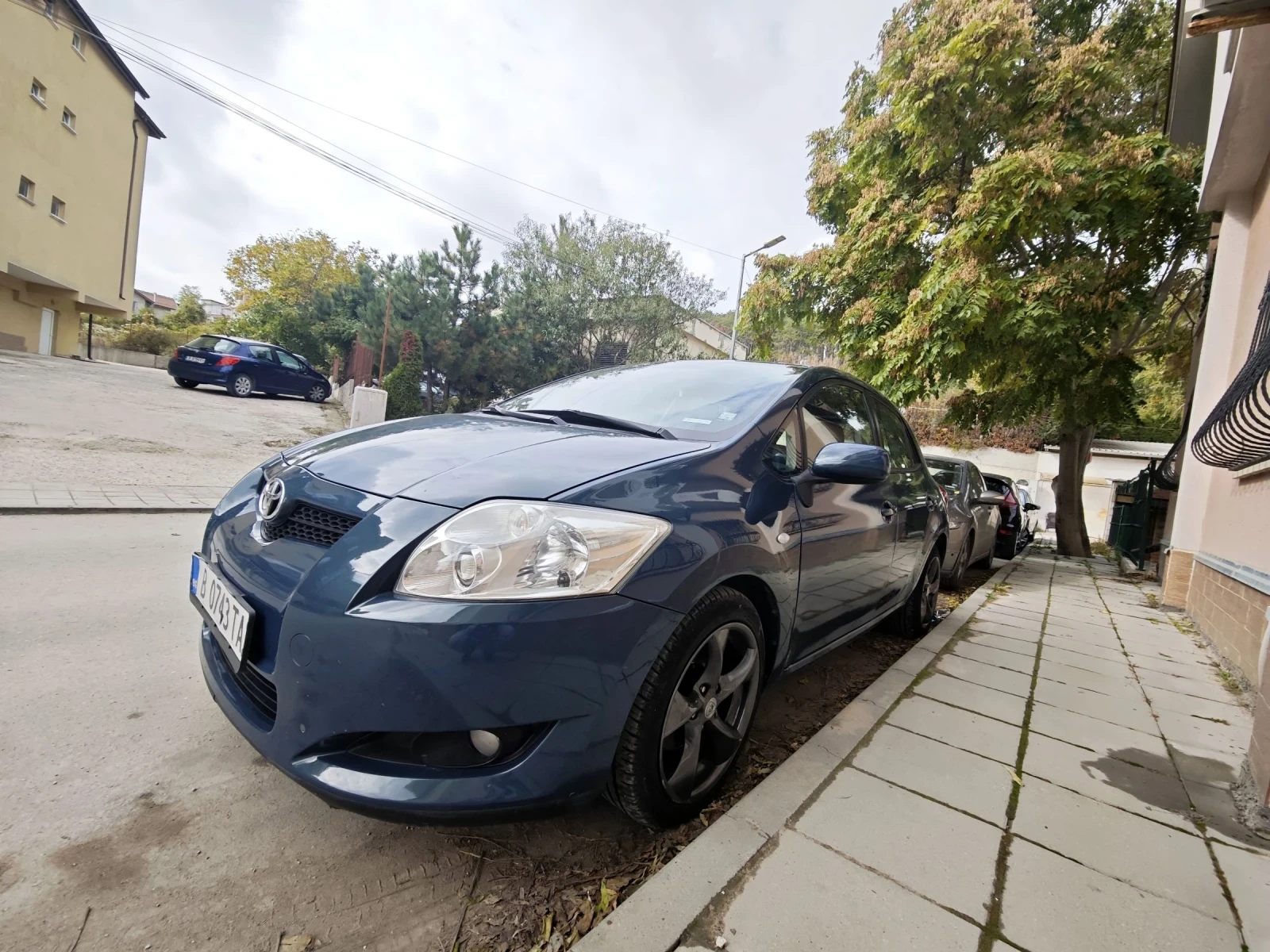 Toyota Auris 2.0 D4D, снимка 2 - Автомобили и джипове - 54510205