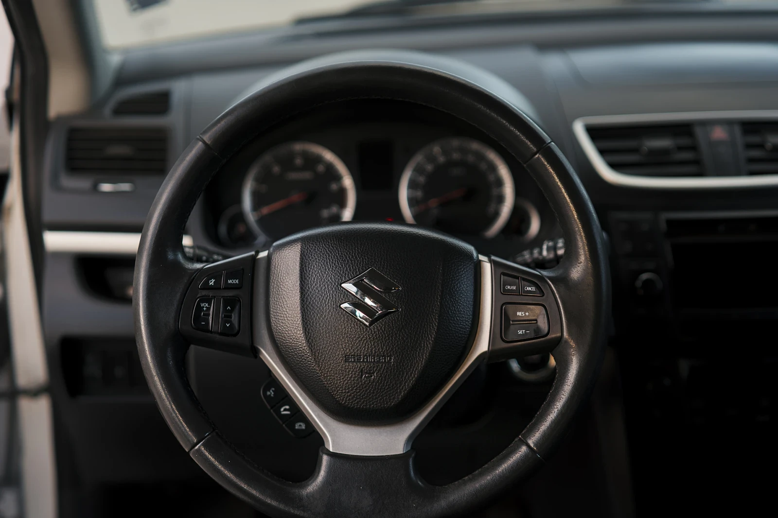 Suzuki Swift 1.3 DDIS , снимка 12 - Автомобили и джипове - 54607400