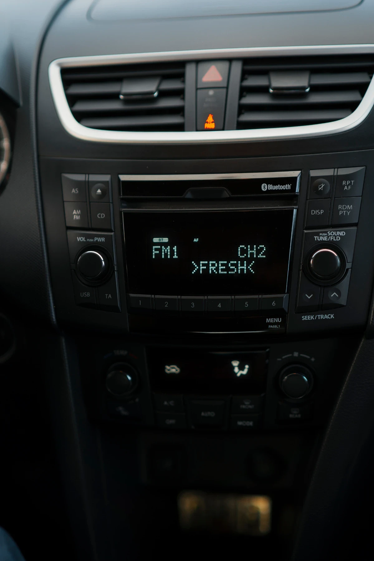 Suzuki Swift 1.3 DDIS , снимка 15 - Автомобили и джипове - 54607400