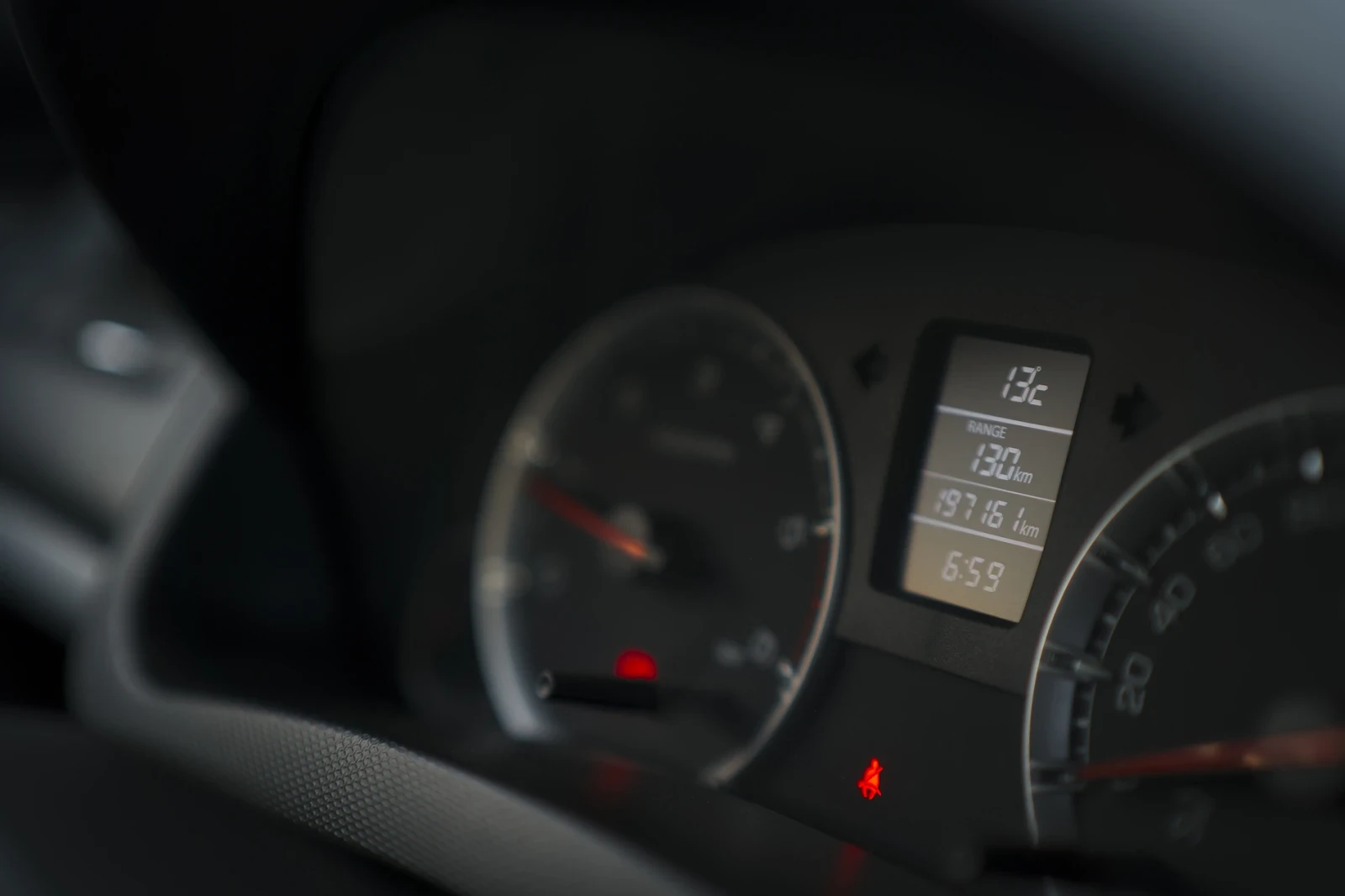 Suzuki Swift 1.3 DDIS , снимка 9 - Автомобили и джипове - 54607400