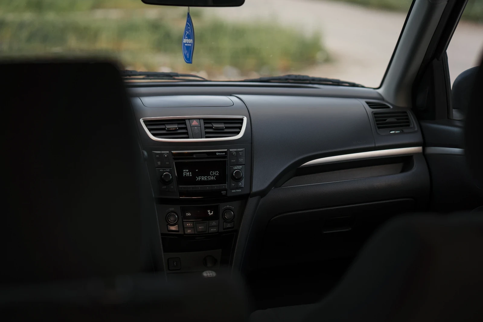Suzuki Swift 1.3 DDIS , снимка 14 - Автомобили и джипове - 54607400