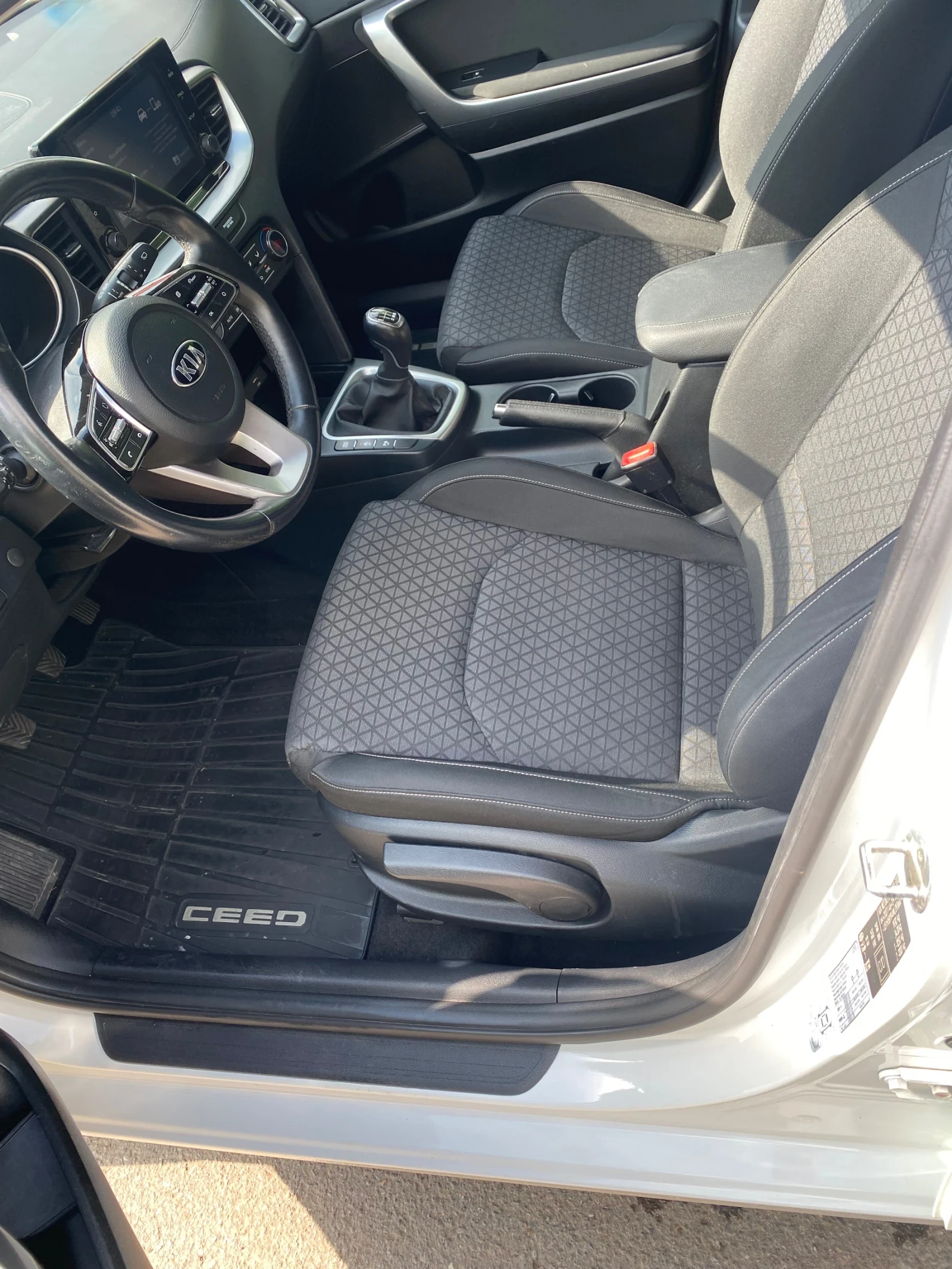 Kia Ceed 1.6 дизел MILD HIBRID, снимка 11 - Автомобили и джипове - 54806577