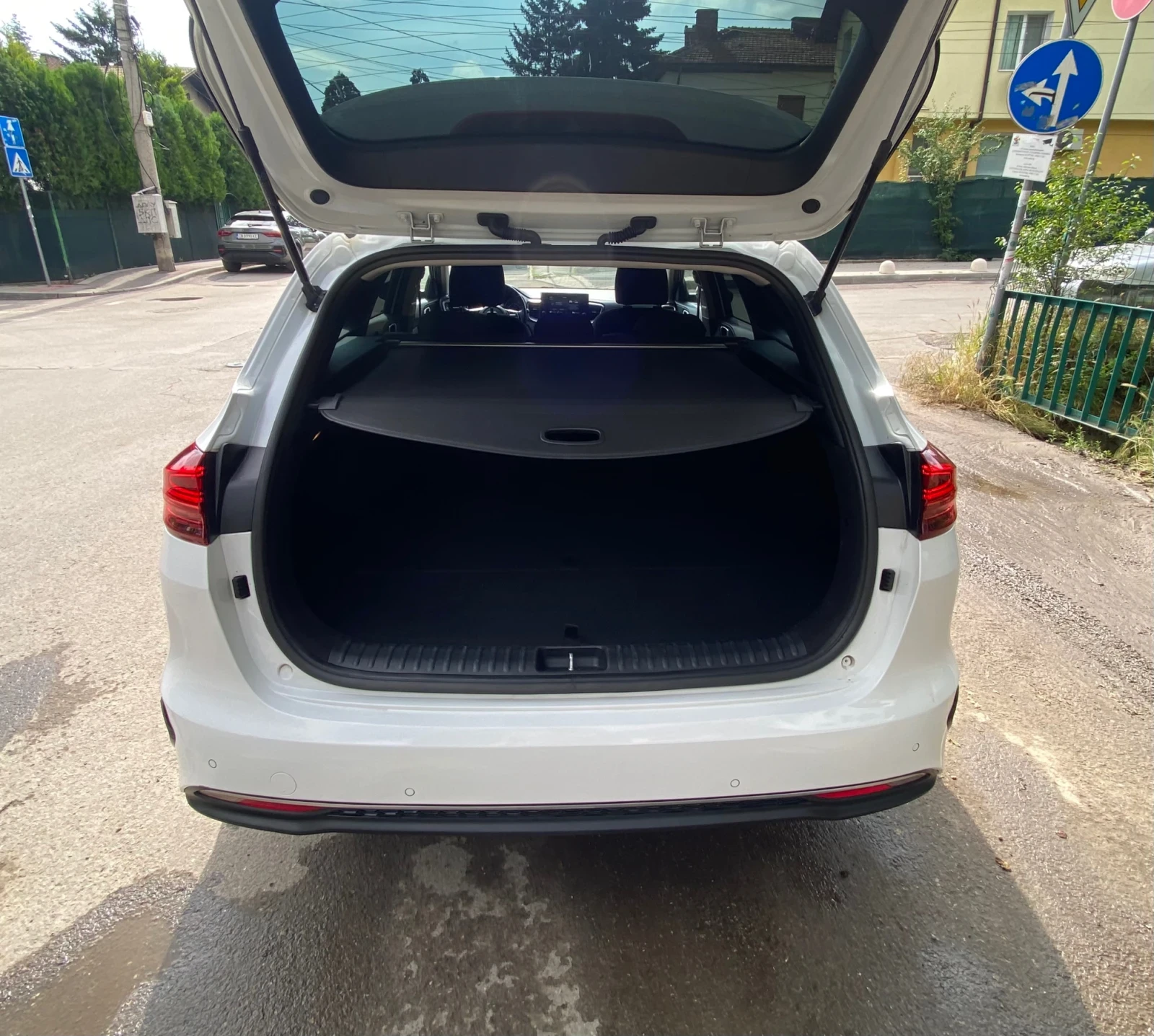 Kia Ceed 1.6 дизел MILD HIBRID, снимка 9 - Автомобили и джипове - 54806577