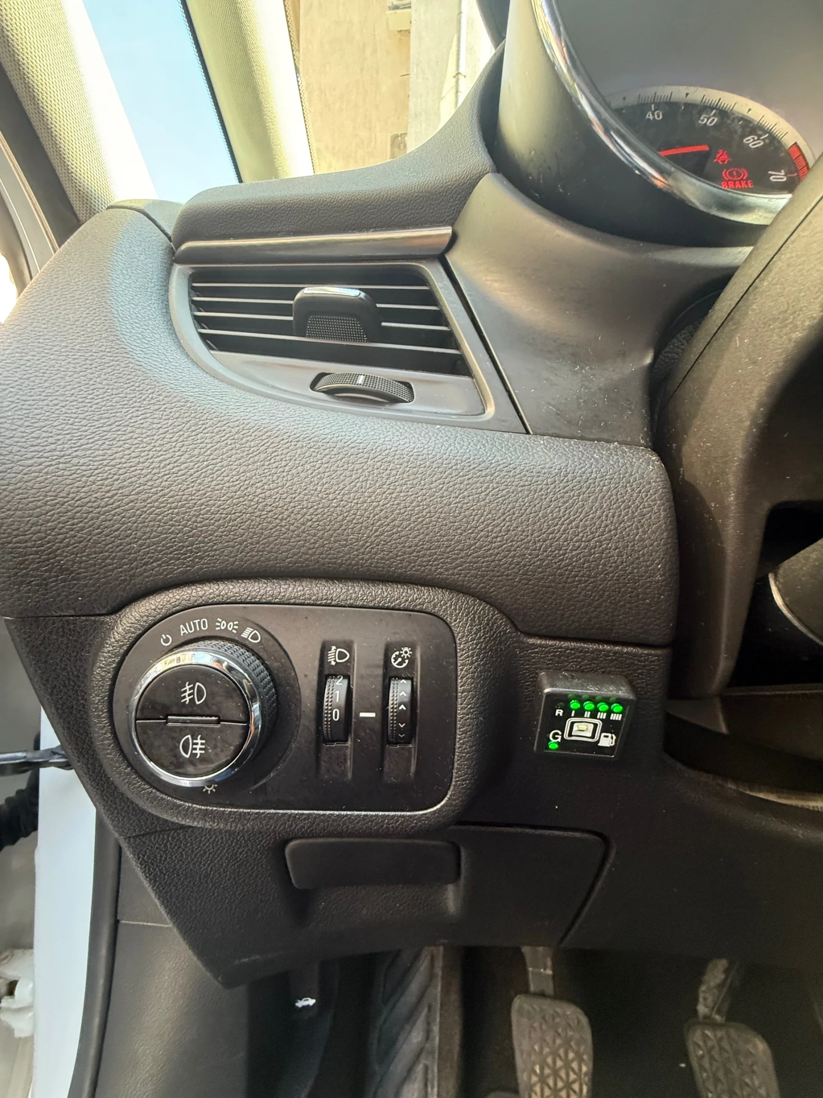 Opel Zafira 1.6 Турбо Метан/Газ, снимка 14 - Автомобили и джипове - 55966428