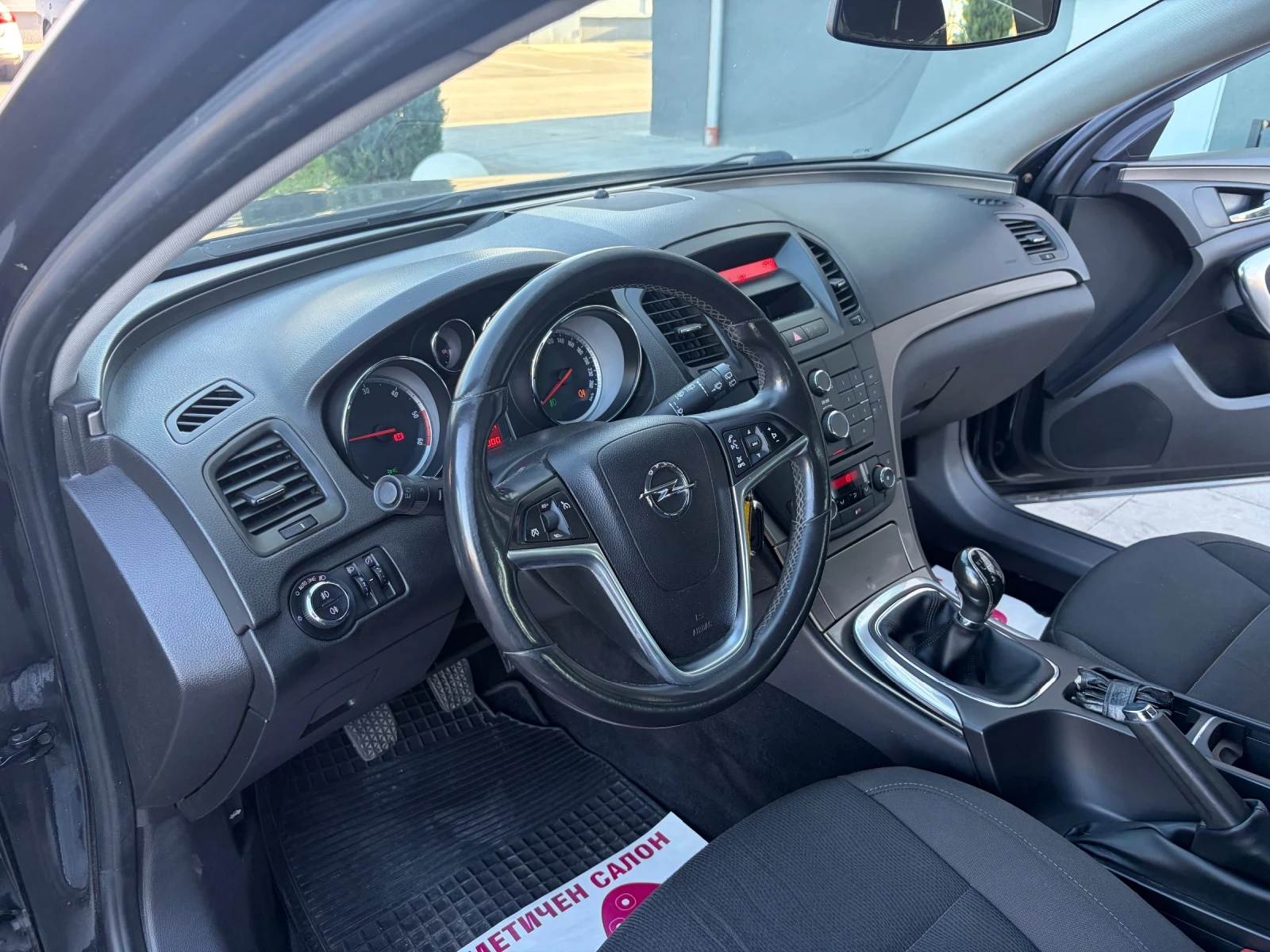 Opel Insignia 2.0 CDTI 130kc, снимка 11 - Автомобили и джипове - 56574138