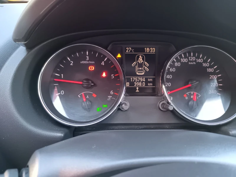 Nissan Qashqai 2.0disel, снимка 9 - Автомобили и джипове - 47641772