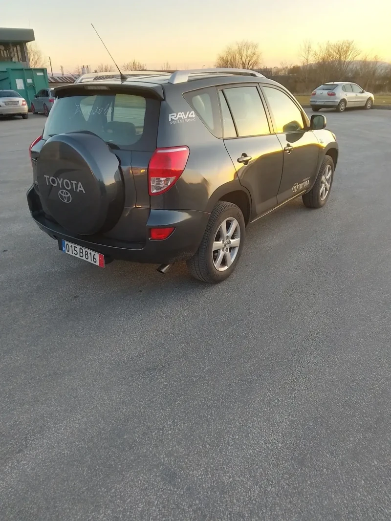 Toyota Rav4 2.2neufeis, снимка 8 - Автомобили и джипове - 53167496