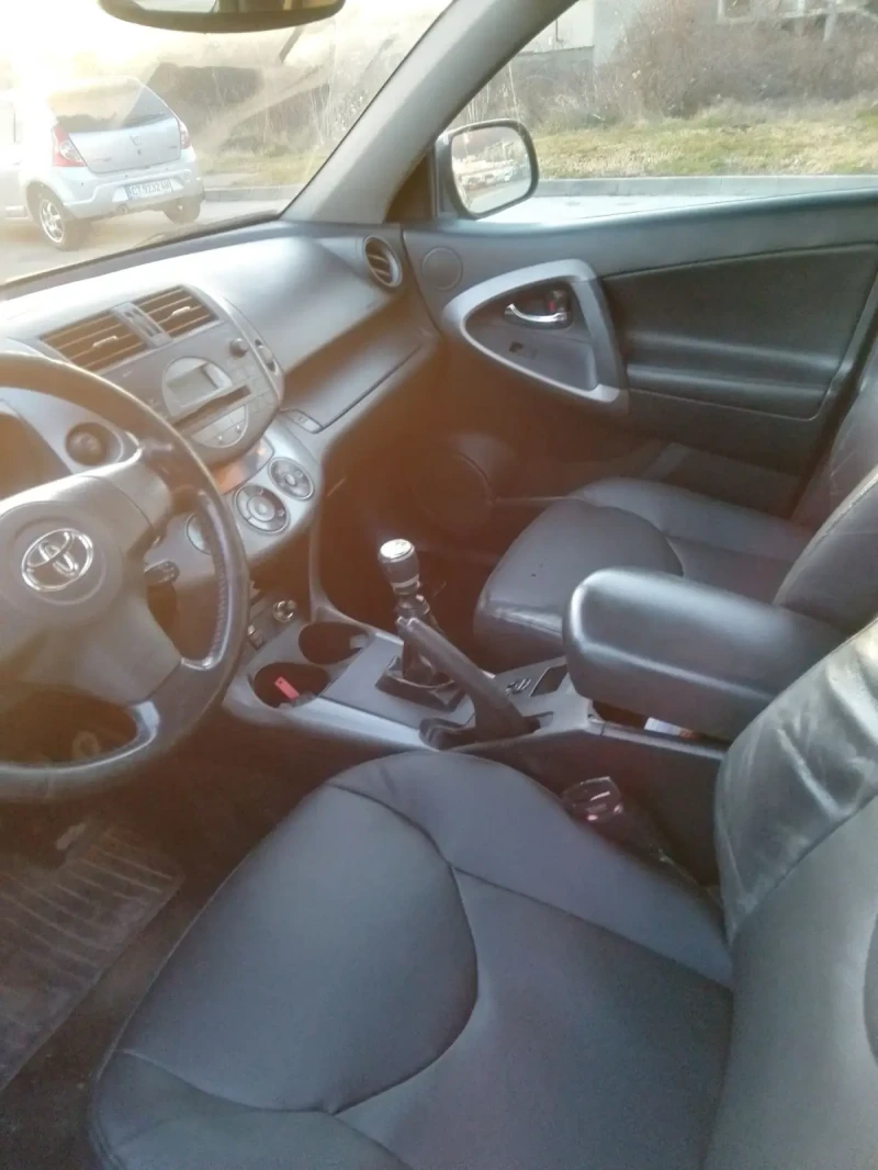Toyota Rav4 2.2neufeis, снимка 10 - Автомобили и джипове - 53167496