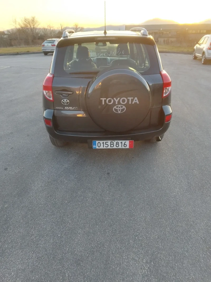 Toyota Rav4 2.2neufeis, снимка 4 - Автомобили и джипове - 53167496