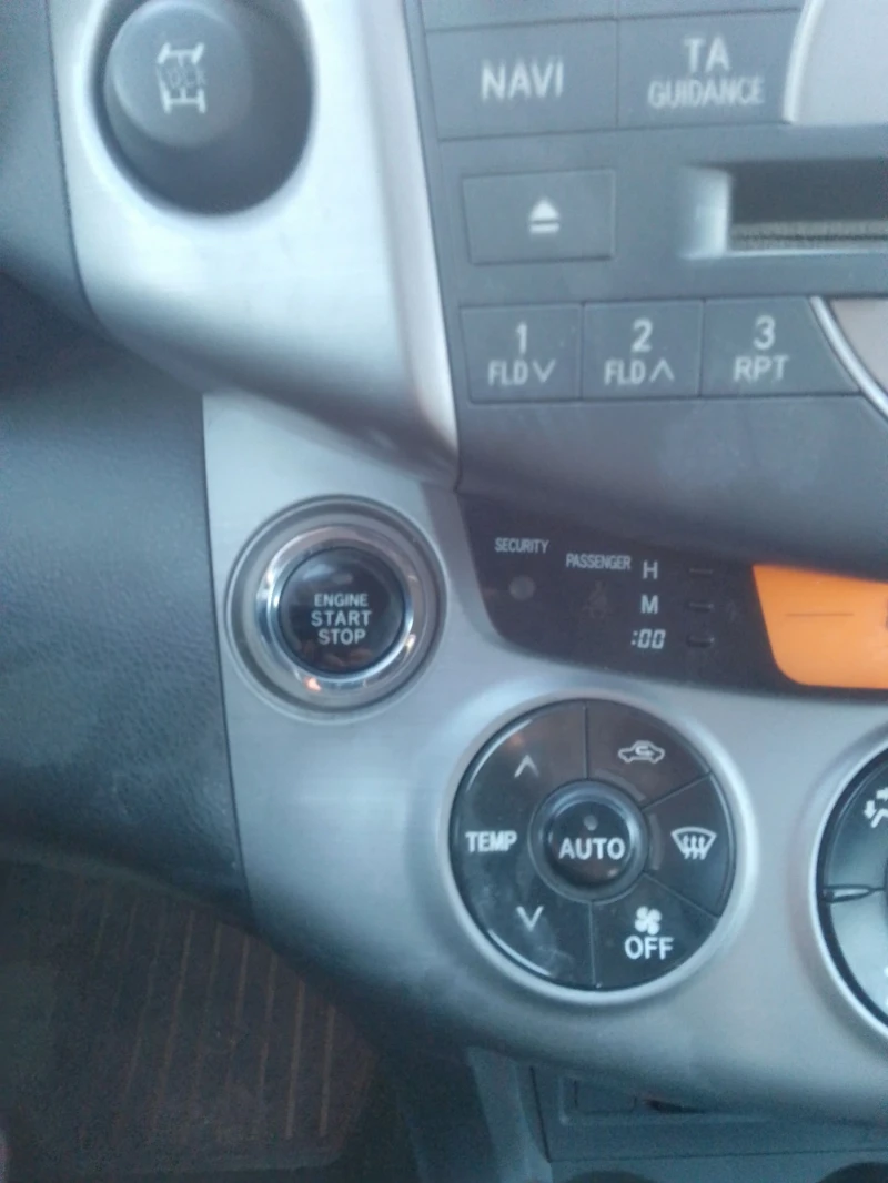 Toyota Rav4 2.2neufeis, снимка 9 - Автомобили и джипове - 53167496