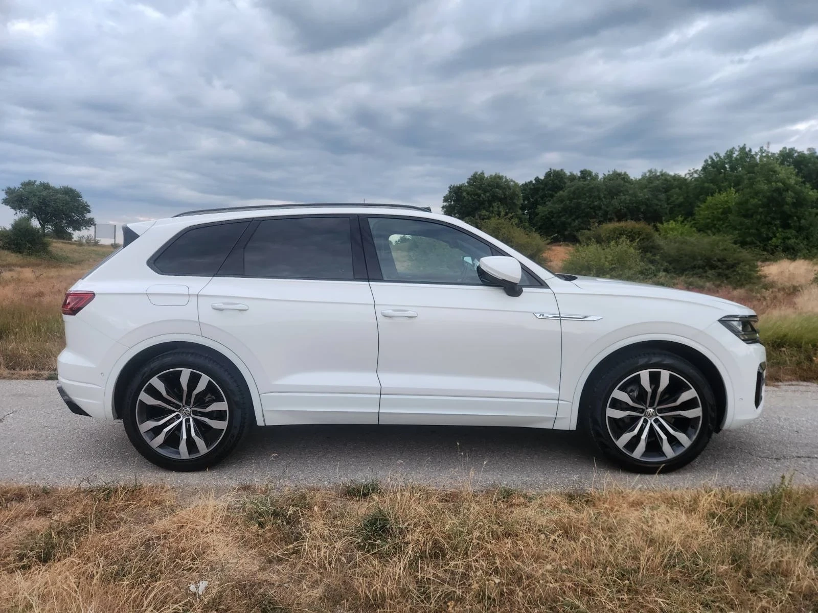 VW Touareg R line   50d BLACK EDITION | Mobile.bg   17