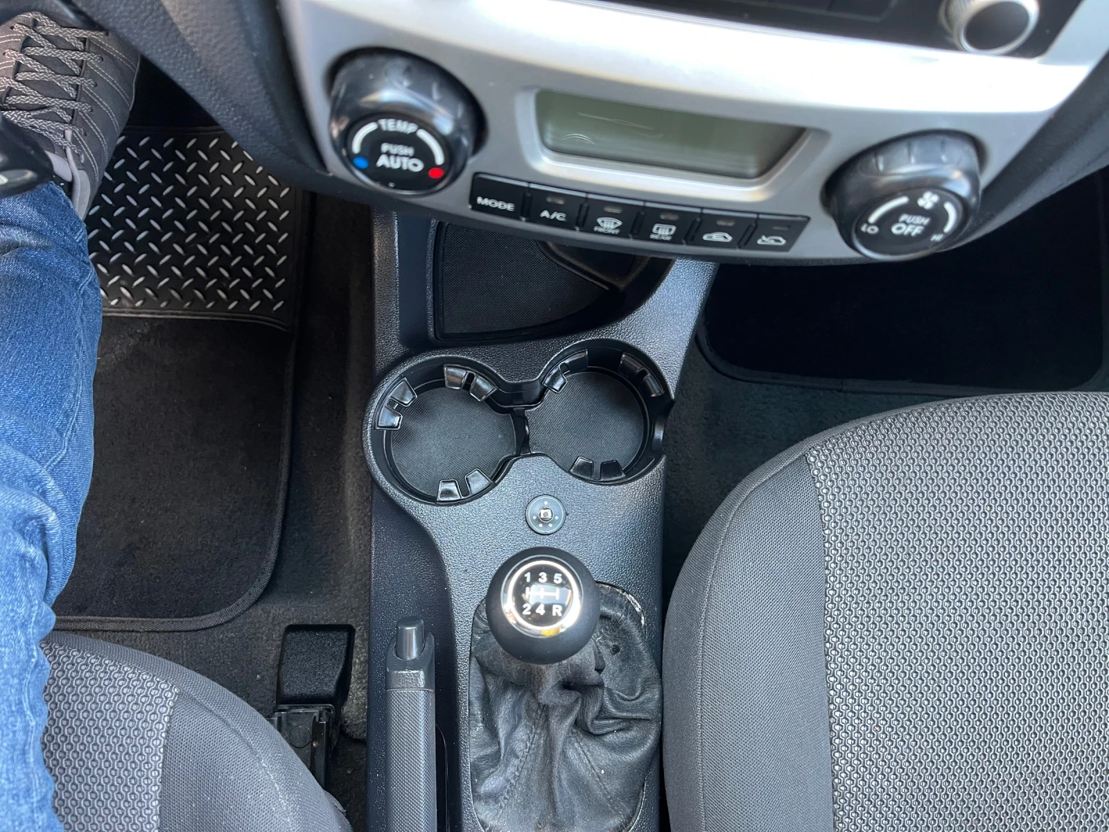 Kia Sportage 2, 0i 140 ps ГАЗ, снимка 12 - Автомобили и джипове - 53745684