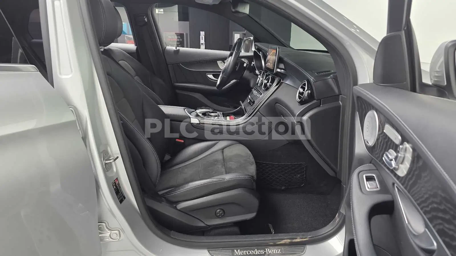 Mercedes-Benz GLC 250 AMG PK* BURMASTER* HEAD-UP* KEYLESS GO* КРАЙНА ЦЕН, снимка 10 - Автомобили и джипове - 54057918