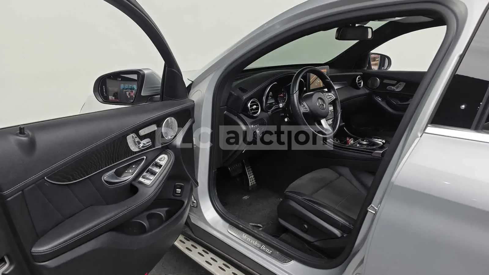 Mercedes-Benz GLC 250 AMG PK* BURMASTER* HEAD-UP* KEYLESS GO* КРАЙНА ЦЕН, снимка 9 - Автомобили и джипове - 54057918