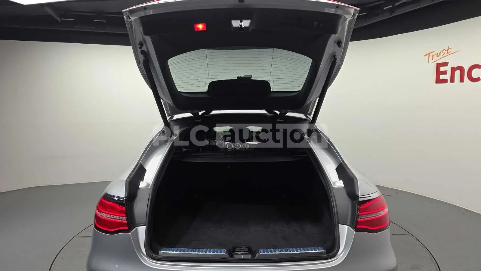 Mercedes-Benz GLC 250 AMG PK* BURMASTER* HEAD-UP* KEYLESS GO* КРАЙНА ЦЕН, снимка 13 - Автомобили и джипове - 54057918