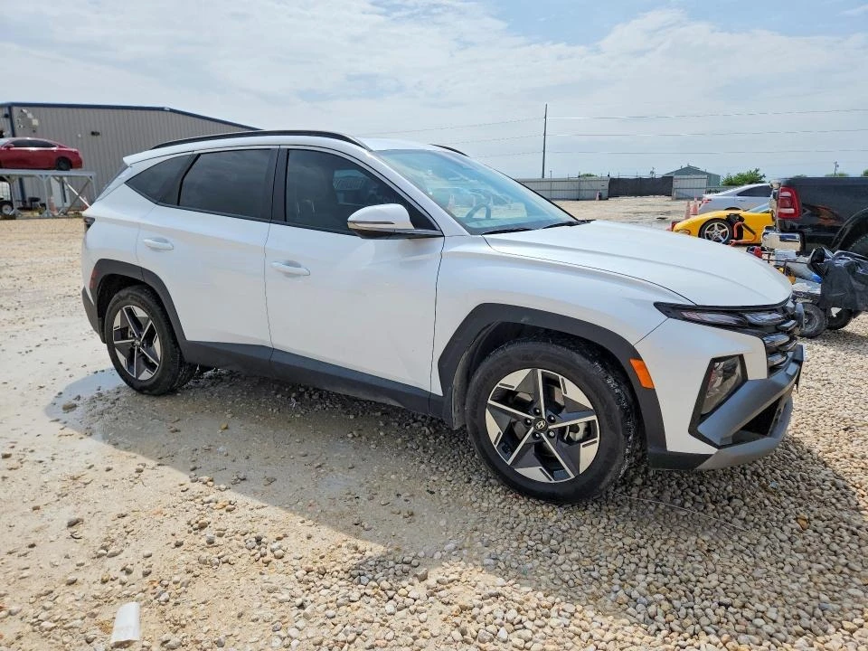 Hyundai Tucson, снимка 4 - Автомобили и джипове - 54760565