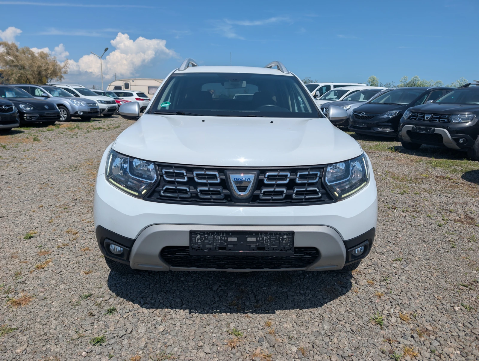 Dacia Duster 1.6i/Camera/Navi/Кожа, снимка 2 - Автомобили и джипове - 54763387