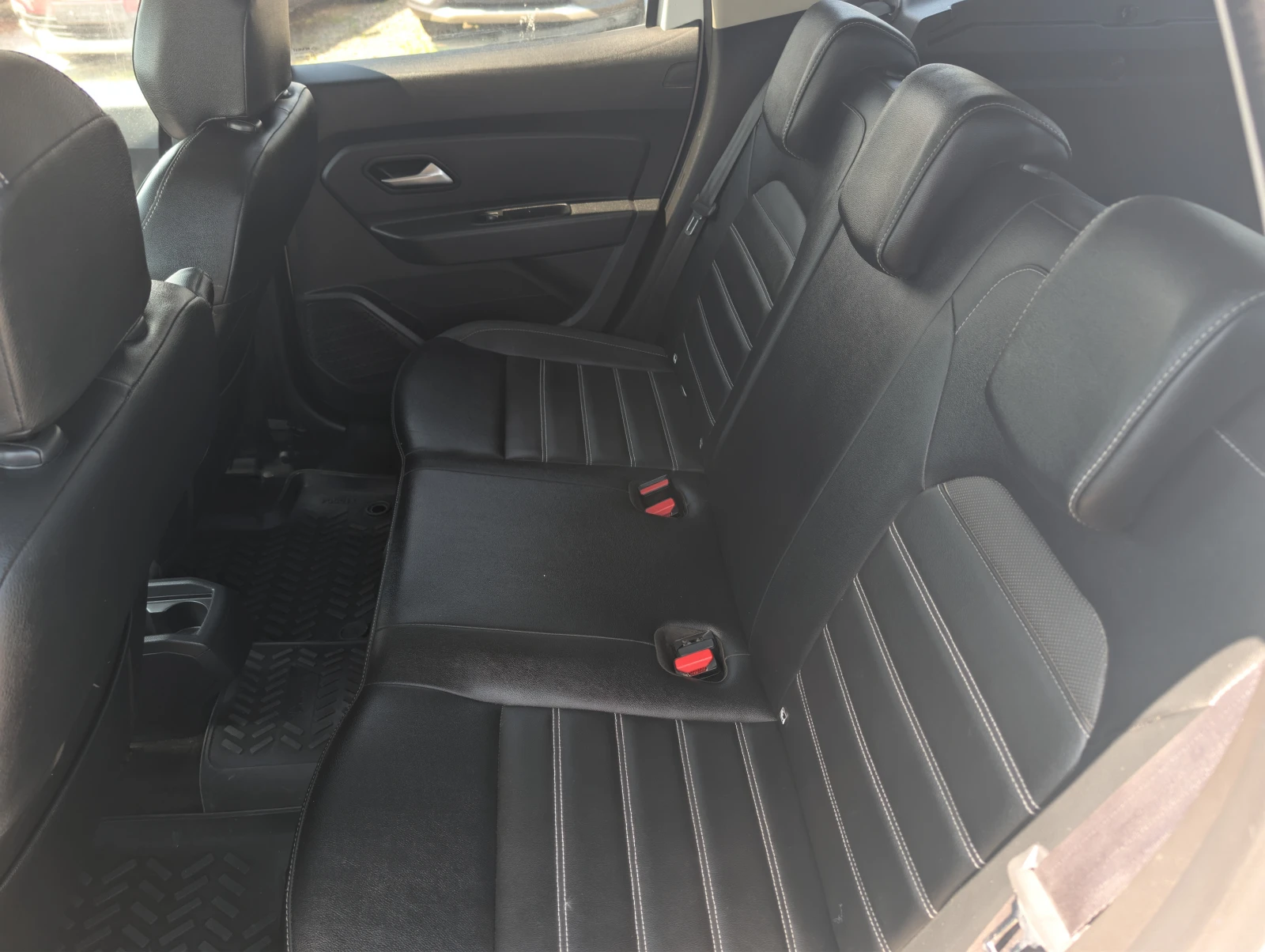 Dacia Duster 1.6i/Camera/Navi/Кожа, снимка 11 - Автомобили и джипове - 54763387