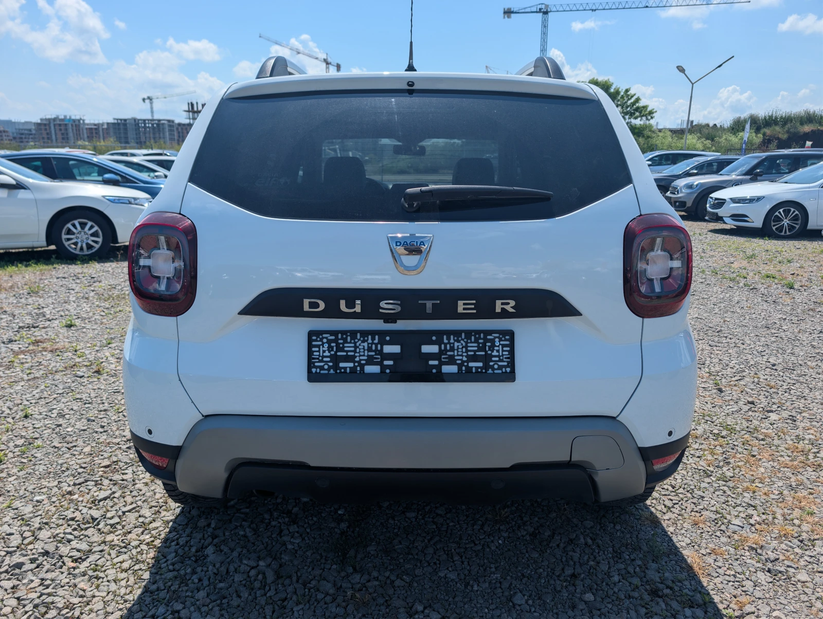 Dacia Duster 1.6i/Camera/Navi/Кожа, снимка 5 - Автомобили и джипове - 54763387