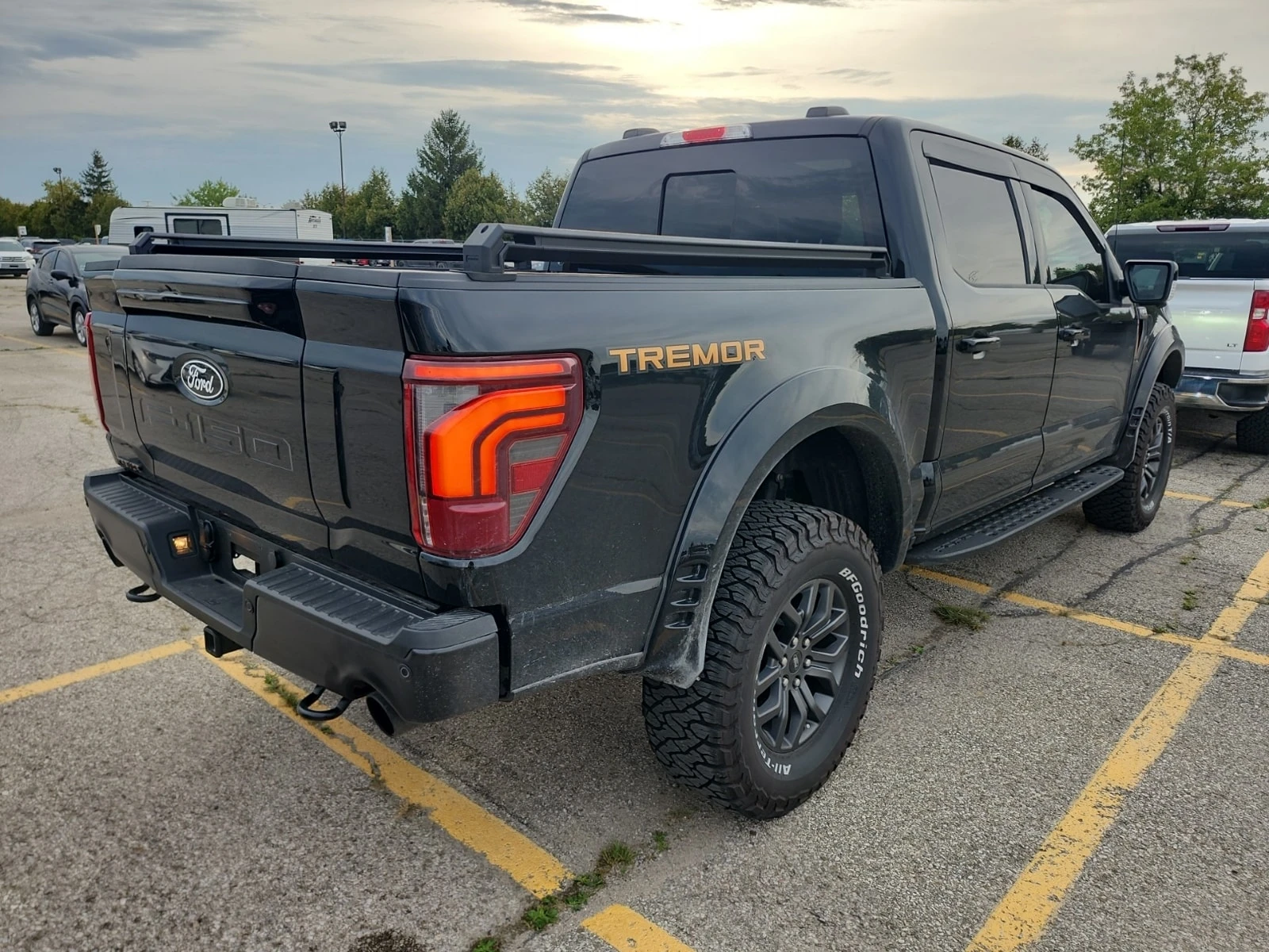 Ford F150 * 4wd Supercrew 5.5' Box Tremor Crew Cab Short, снимка 2 - Автомобили и джипове - 56096226