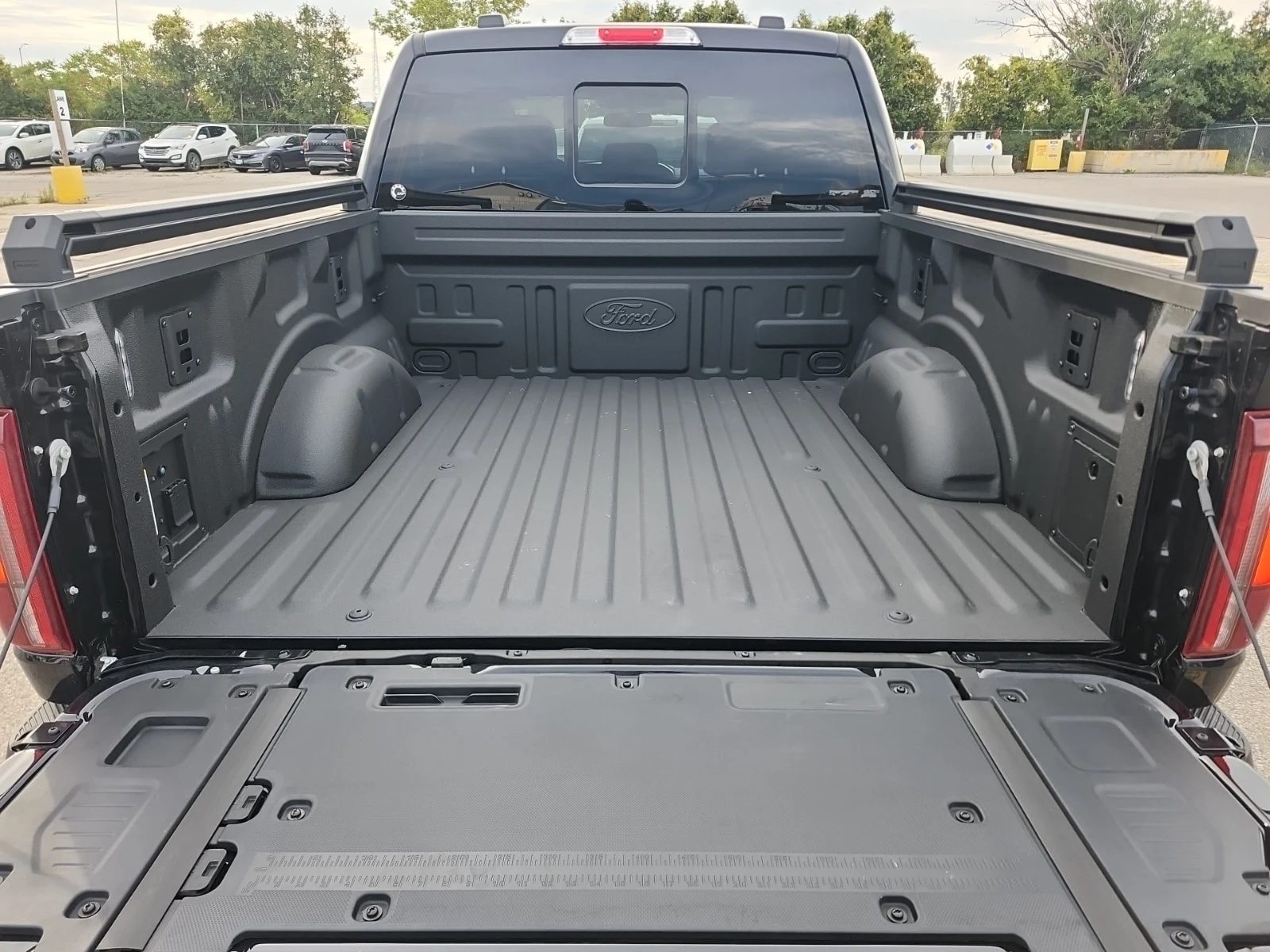Ford F150 * 4wd Supercrew 5.5' Box Tremor Crew Cab Short, снимка 14 - Автомобили и джипове - 56096226