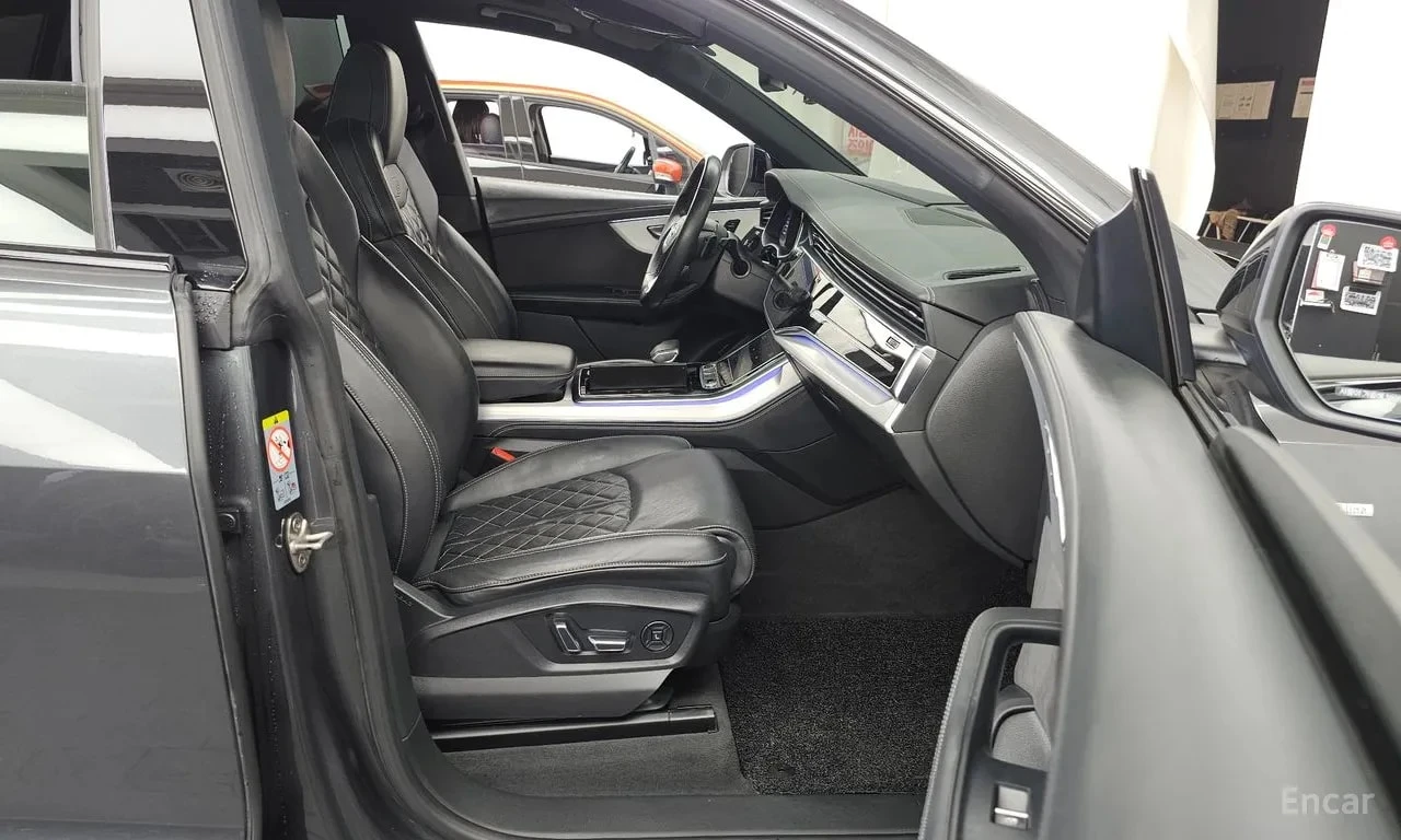 Audi Q8 / 55 TFSI / ДИСТРОНИК / ОБДУХВАНЕ / ХЕД-ЪП / 360, снимка 11 - Автомобили и джипове - 56099279