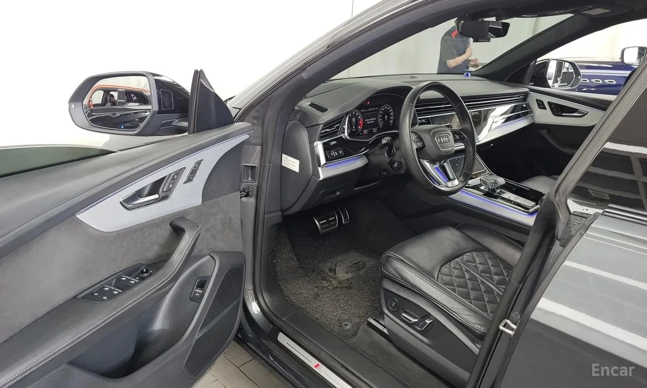 Audi Q8 / 55 TFSI / ДИСТРОНИК / ОБДУХВАНЕ / ХЕД-ЪП / 360, снимка 10 - Автомобили и джипове - 56099279