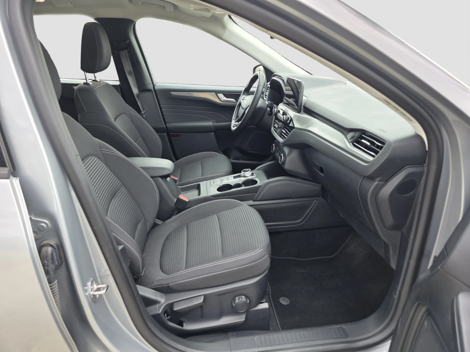Ford Kuga 2.5 Hybrid AWD, снимка 10 - Автомобили и джипове - 56326077