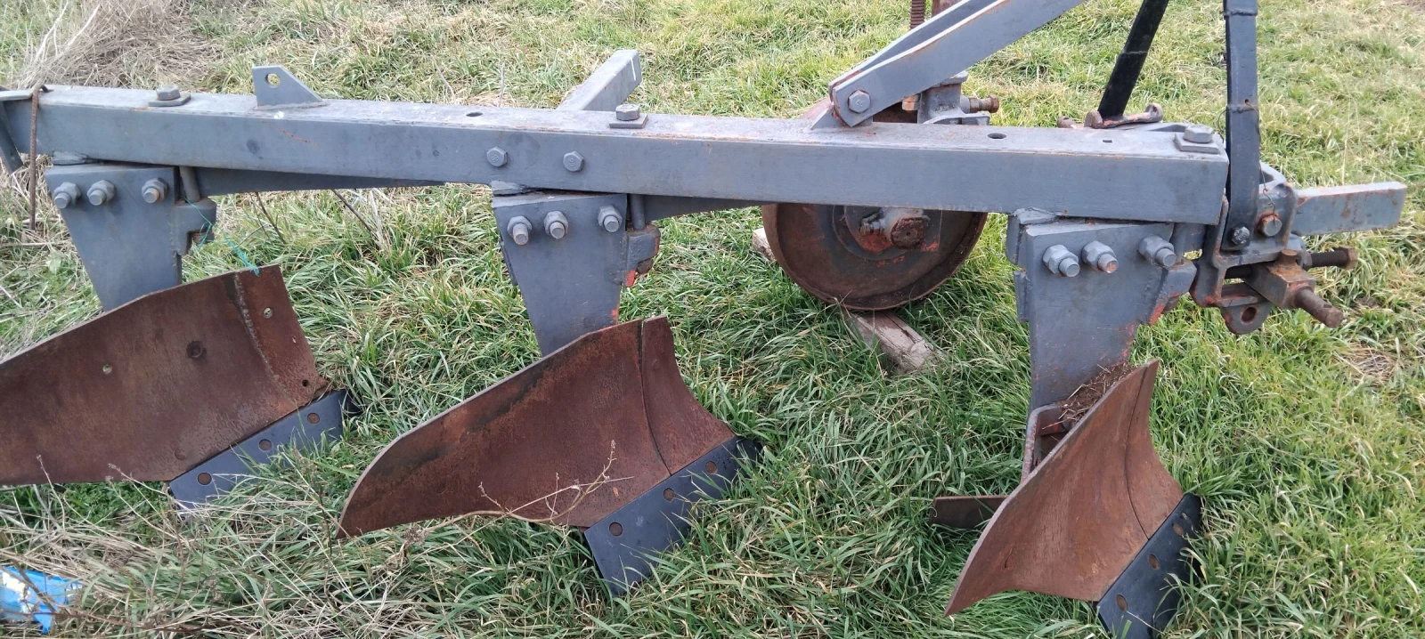 Плуг Друга марка 3?35, снимка 1