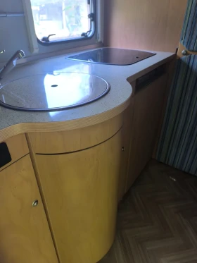 Каравана Burstner 480TL, снимка 15