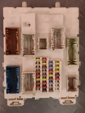 DV6T-14A073-DL контролен модул /кутия с предпазители/ FORD FOCUS MK3 97RI010012   116RA000084 FoMoCo, снимка 1 - Части - 48138662