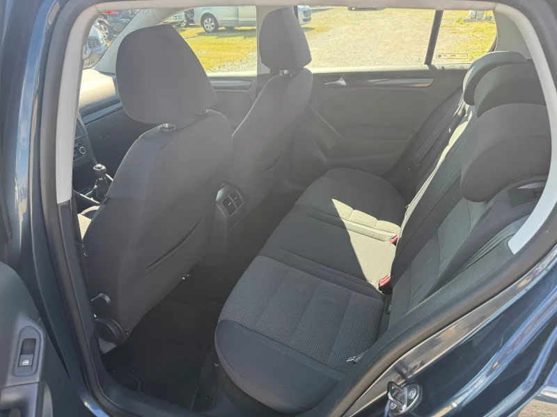 VW Golf 1.6 TDI, снимка 8 - Автомобили и джипове - 49998970