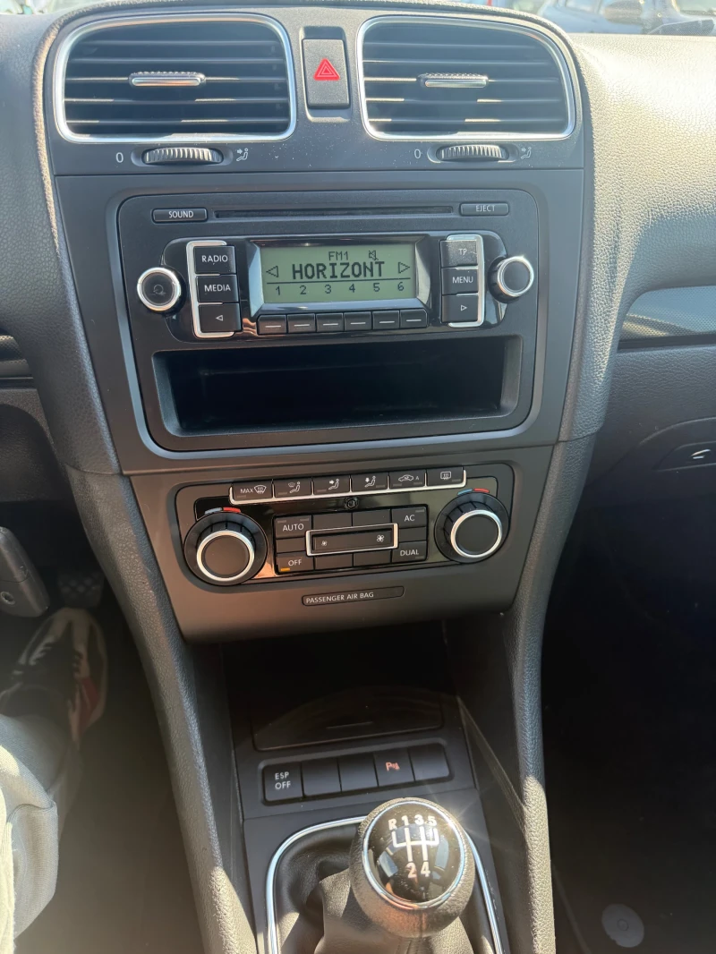 VW Golf 1.6 TDI, снимка 11 - Автомобили и джипове - 49998970