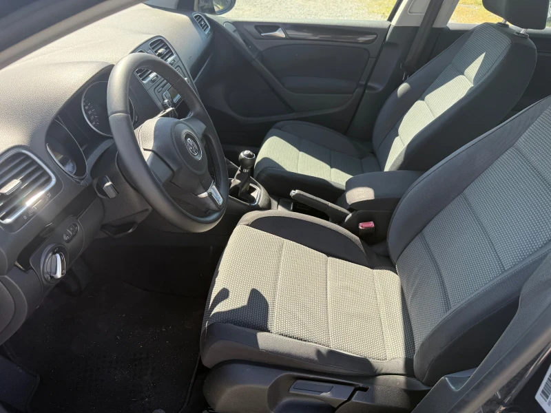 VW Golf 1.6 TDI, снимка 9 - Автомобили и джипове - 49998970