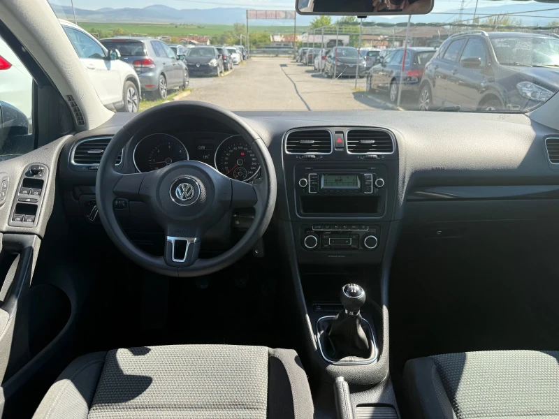 VW Golf 1.6 TDI, снимка 10 - Автомобили и джипове - 49998970