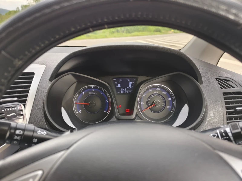 Hyundai Ix20, снимка 5 - Автомобили и джипове - 52233489