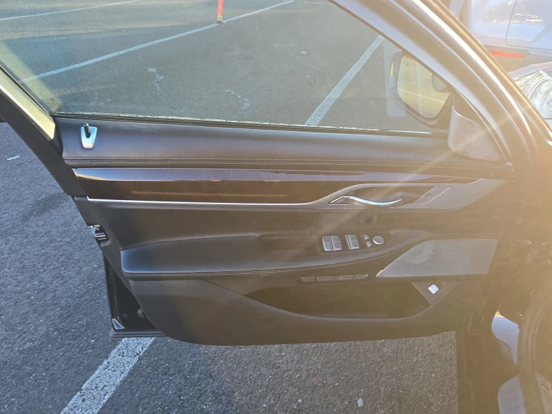 BMW 750 i xDrive M SPORT LINE, снимка 9 - Автомобили и джипове - 53153113