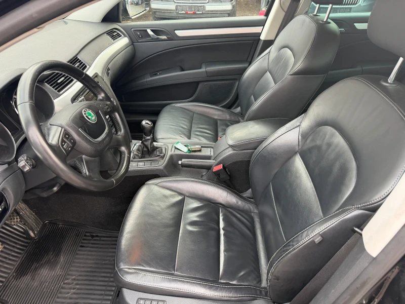 Skoda Superb 2.0TDI 170кс 4х4 Elegance, снимка 14 - Автомобили и джипове - 53244784
