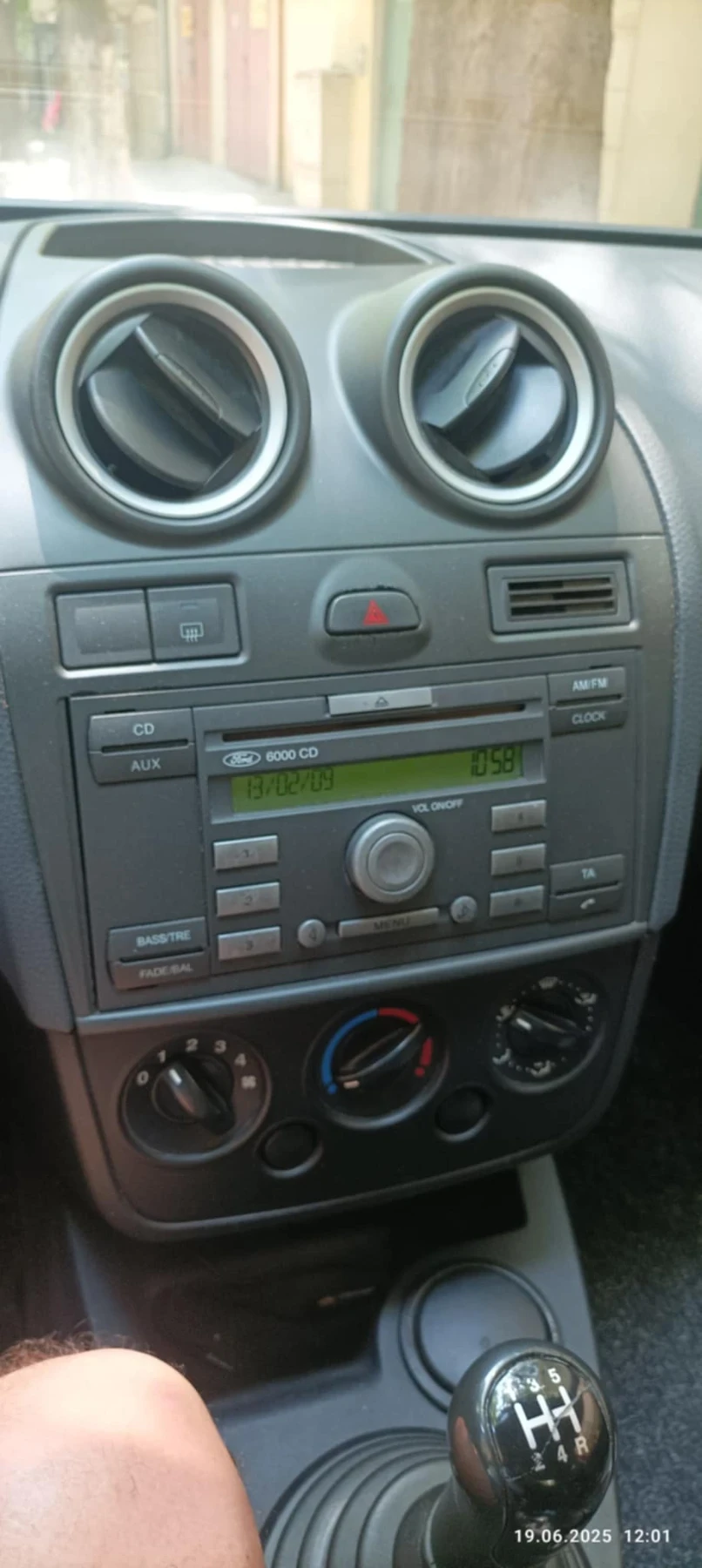 Ford Fiesta 1.3 - изображение 8