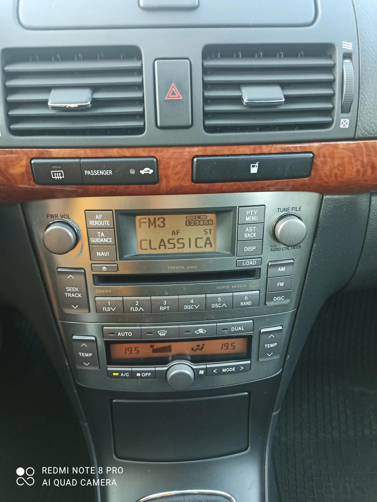 Toyota Avensis D4D, снимка 11 - Автомобили и джипове - 53709816