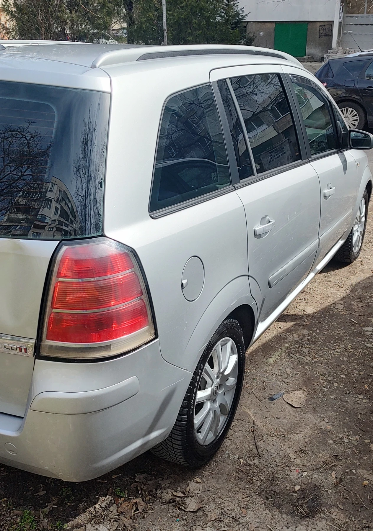 Opel Zafira 1.9, снимка 3 - Автомобили и джипове - 53815617