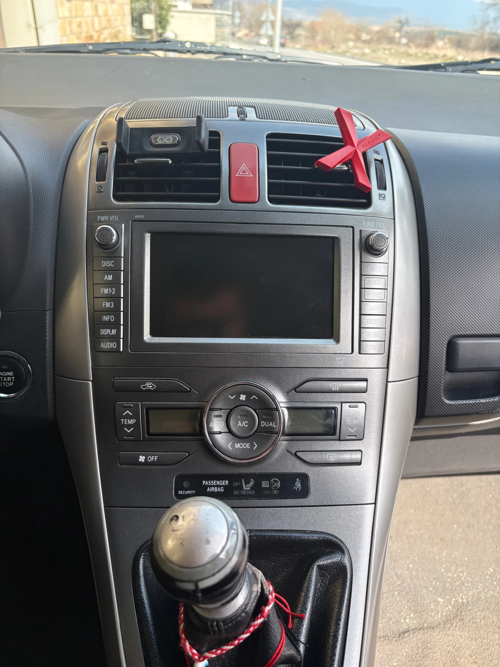 Toyota Auris, снимка 8 - Автомобили и джипове - 53875995