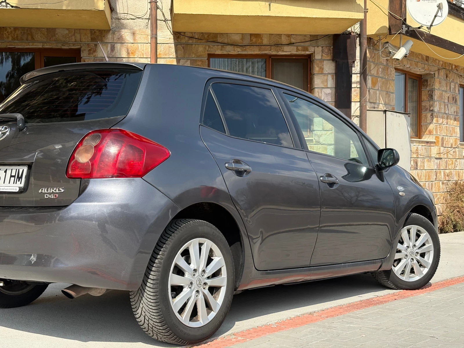 Toyota Auris, снимка 2 - Автомобили и джипове - 53875995