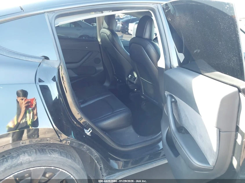 Tesla Model Y Long Range AWD, снимка 8 - Автомобили и джипове - 54169777