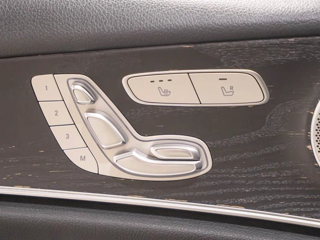 Mercedes-Benz E 300 4MATIC/AMG LINE/PANORAMA/360CAM/BURMESTER, снимка 11 - Автомобили и джипове - 55262551