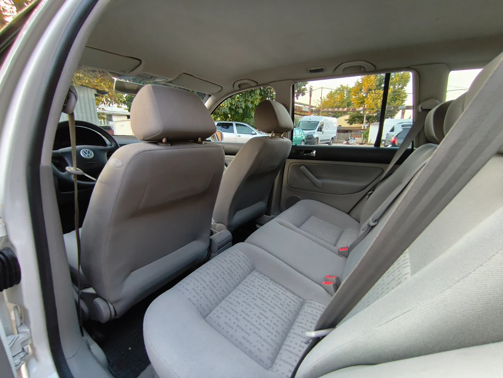VW Golf 1.9 SDI, снимка 10 - Автомобили и джипове - 55879565