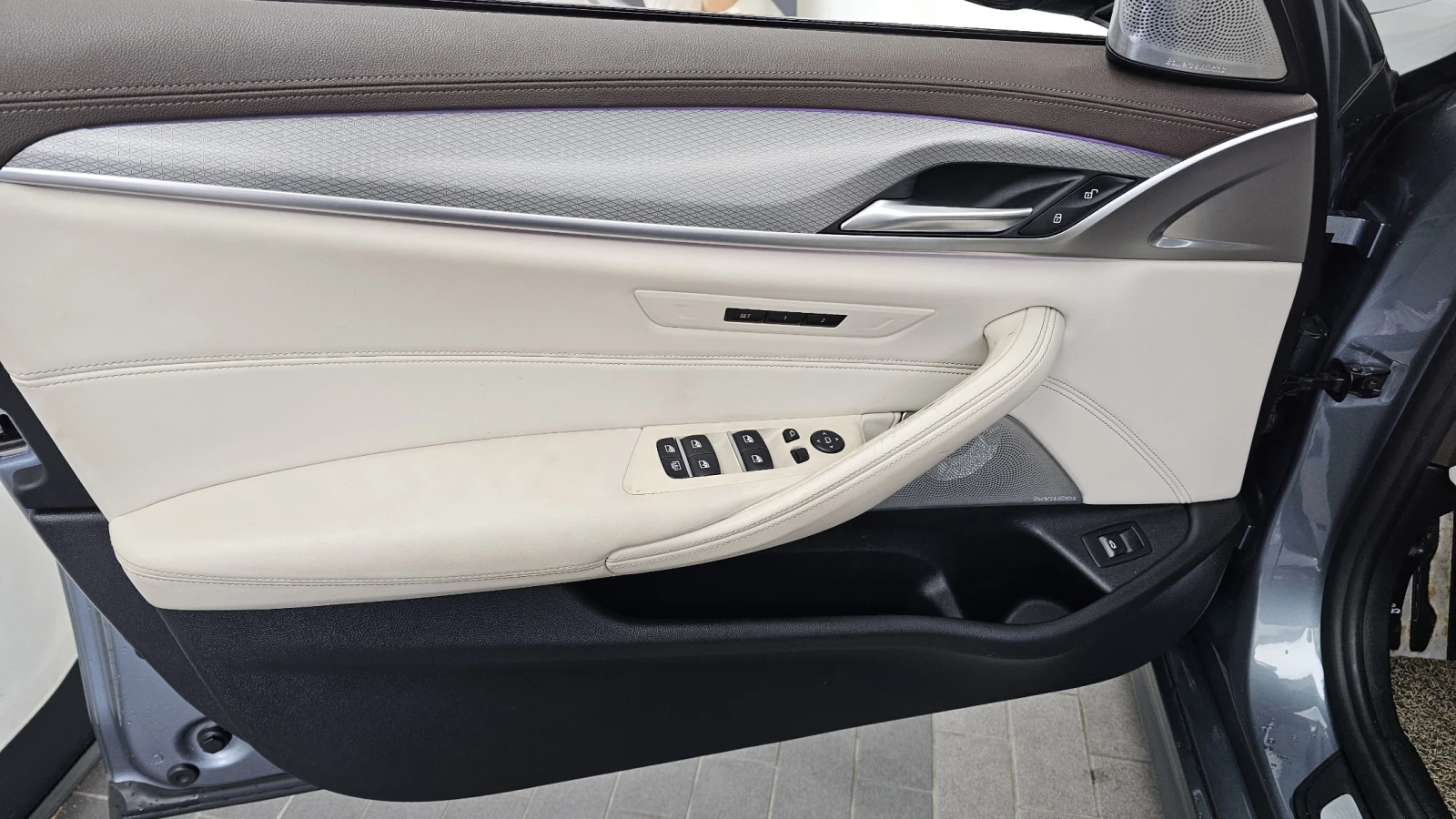 BMW 550 M* B&W* DIS* HUD* PANO* ОБДУХ* SOFT-CLOSE* 360* ЛИ, снимка 15 - Автомобили и джипове - 56181051