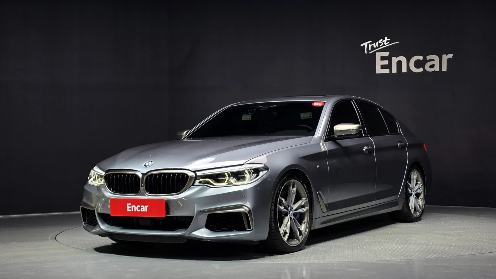 BMW 550 M* B&W* DIS* HUD* PANO* ОБДУХ* SOFT-CLOSE* 360* ЛИ, снимка 2 - Автомобили и джипове - 56181051