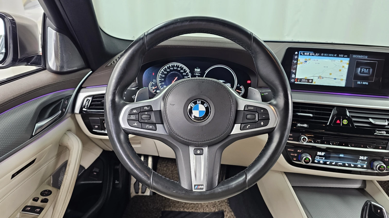 BMW 550 M* B&W* DIS* HUD* PANO* ОБДУХ* SOFT-CLOSE* 360* ЛИ, снимка 6 - Автомобили и джипове - 56181051