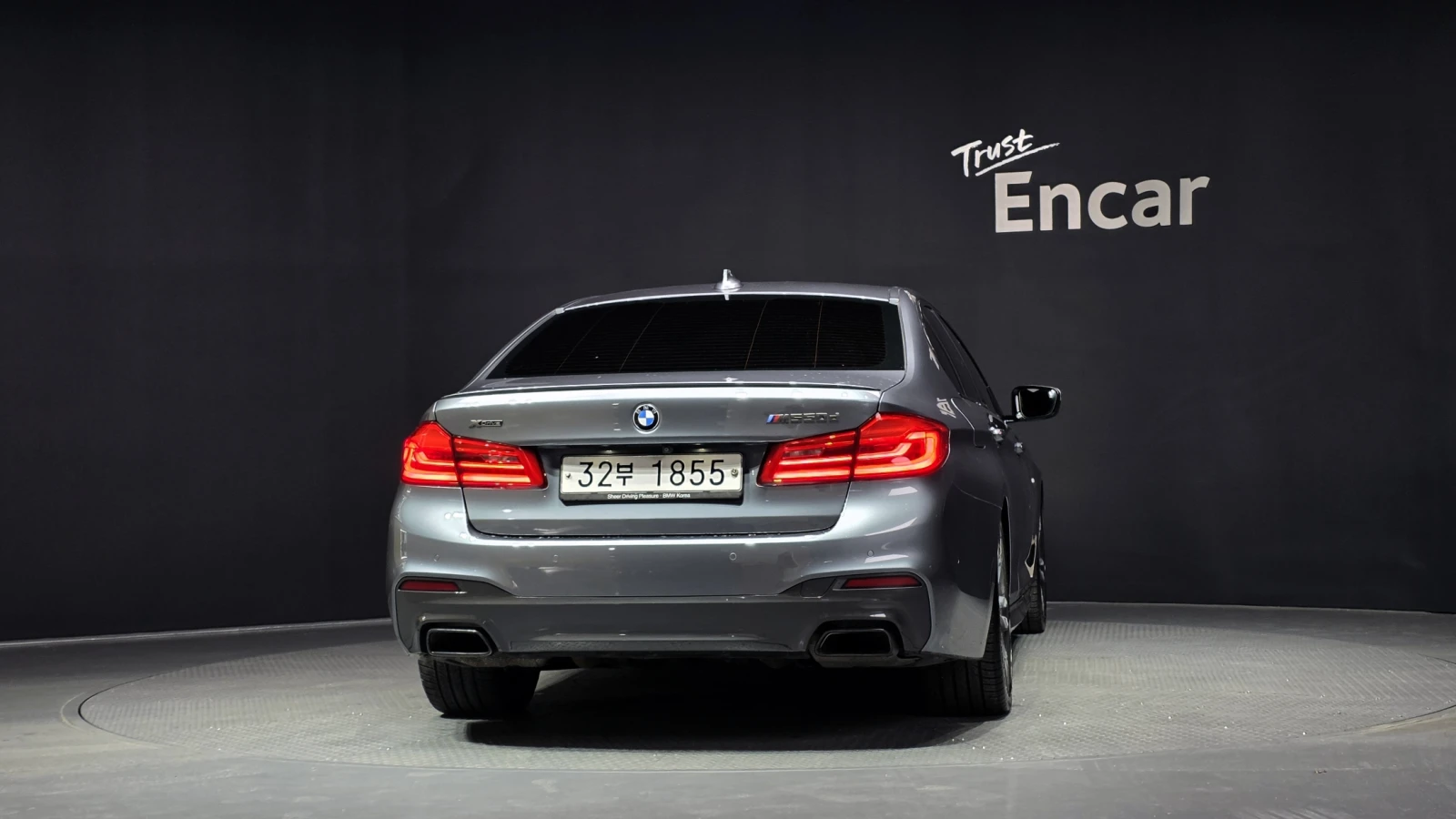 BMW 550 M* B&W* DIS* HUD* PANO* ОБДУХ* SOFT-CLOSE* 360* ЛИ, снимка 4 - Автомобили и джипове - 56181051